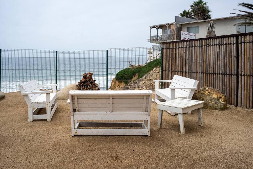 Triton'S Playhouse Beachfront Primo Tapia ภายนอก รูปภาพ