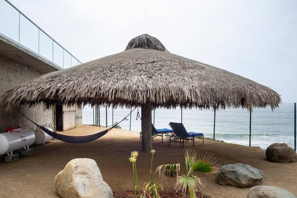 Triton'S Playhouse Beachfront Primo Tapia ภายนอก รูปภาพ