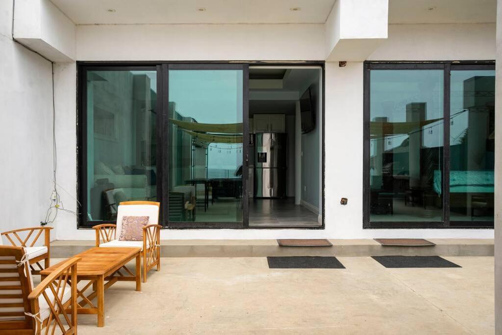 Triton'S Playhouse Beachfront Primo Tapia ภายนอก รูปภาพ