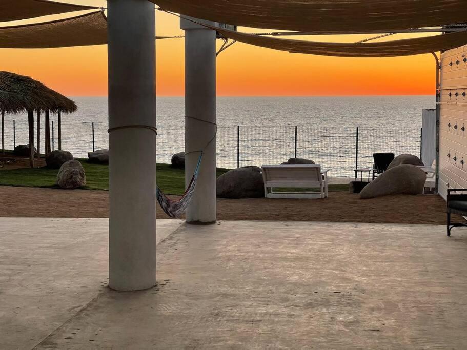 Triton'S Playhouse Beachfront Primo Tapia ภายนอก รูปภาพ