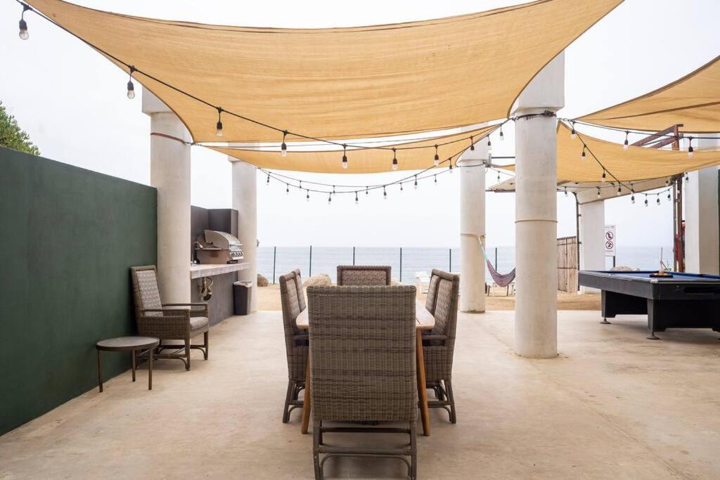 Triton'S Playhouse Beachfront Primo Tapia ภายนอก รูปภาพ