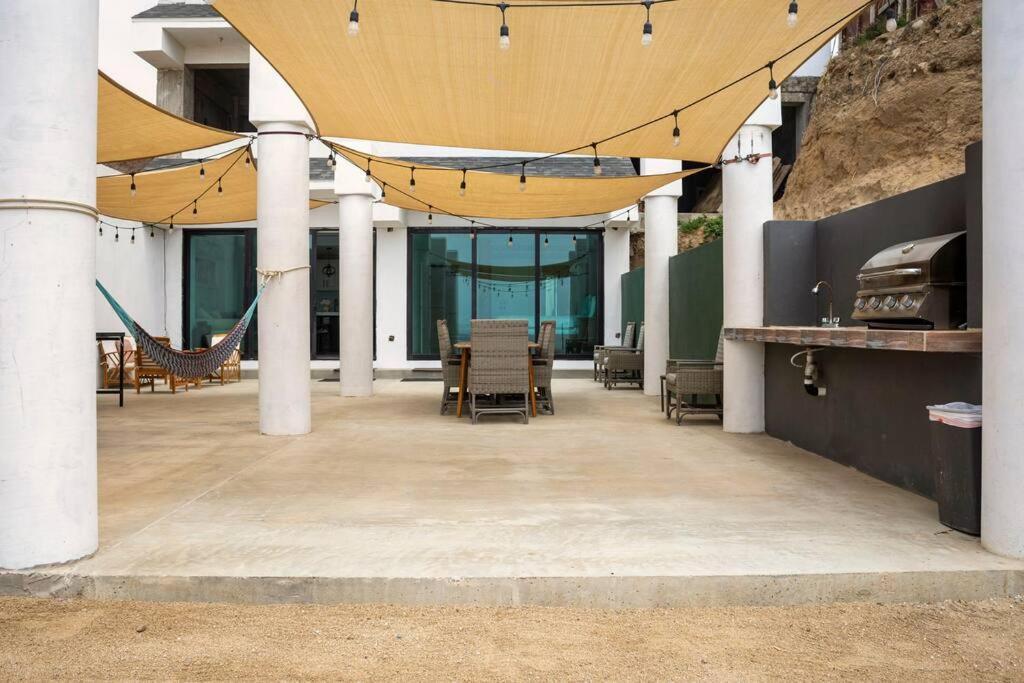 Triton'S Playhouse Beachfront Primo Tapia ภายนอก รูปภาพ
